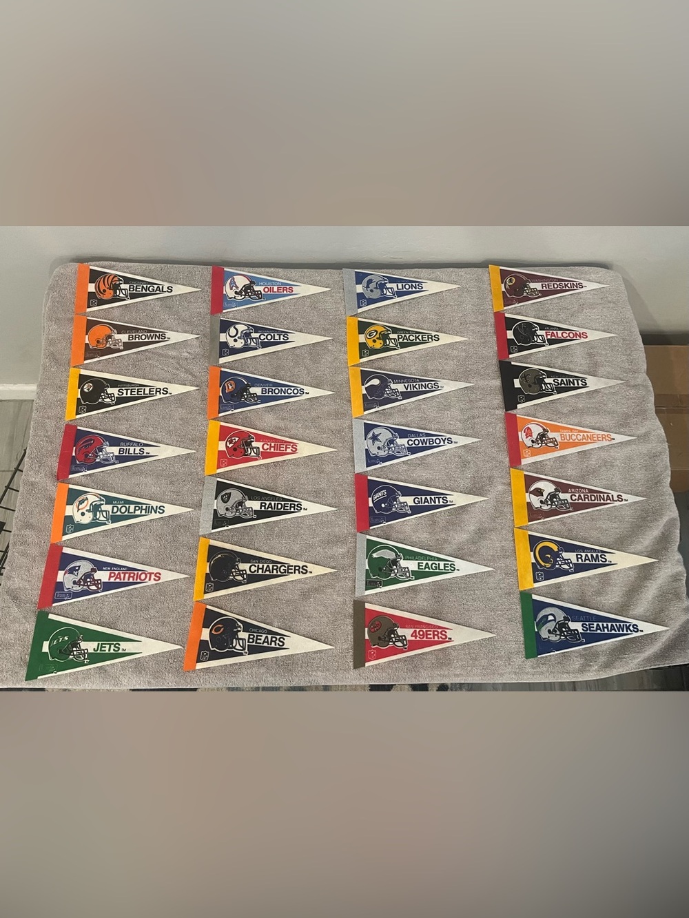 NFL Complete 28 Team Mini Felt Pennants 1994 Vintage Set